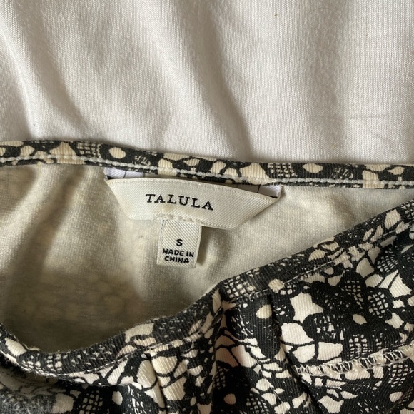 3/$30 ARITZIA floral crop top bustier - Picture 3 of 4